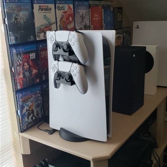 Sony DualSense Edge Review: A $200 PS5 Controller | Tom Sony DualSense Controller White and Black Ergonomic Design